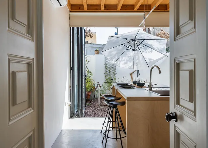 Дом отдыха Charming Loft House With Garden In Old *